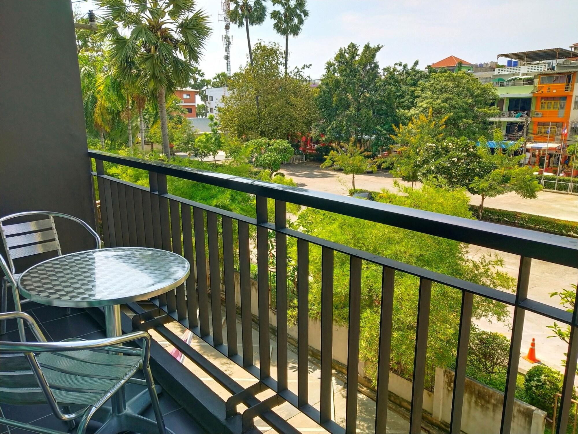 Inn Place Serviced Residence Pattaya Exteriör bild