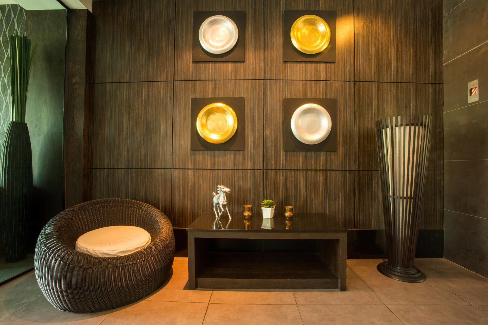 Inn Place Serviced Residence Pattaya Exteriör bild